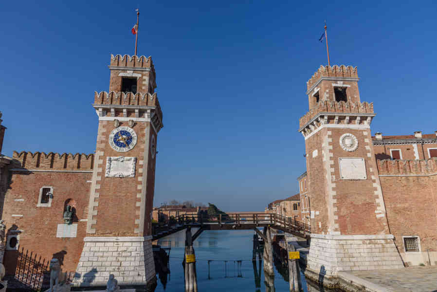 Italia - Venecia 172 - Puerta del Arsenal.jpg
